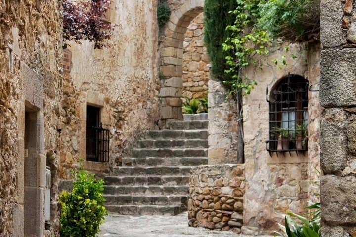 Costa Brava Luxury Tour and Lunch from Barcelona