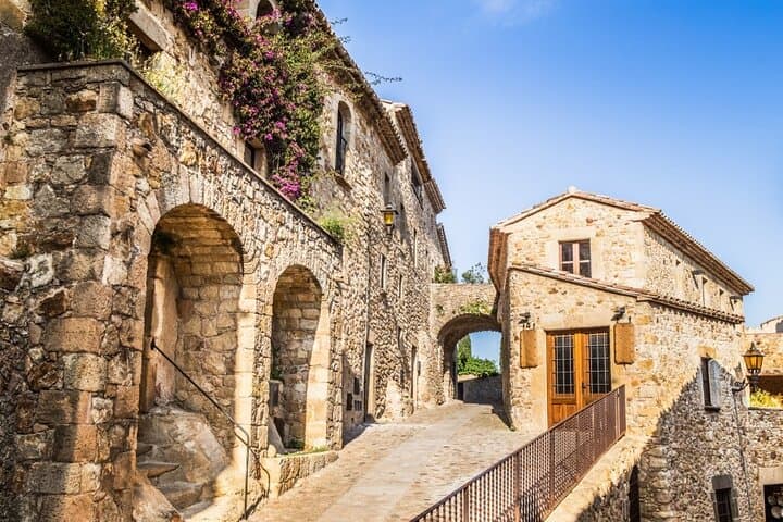 Costa Brava Luxury Tour and Lunch from Barcelona