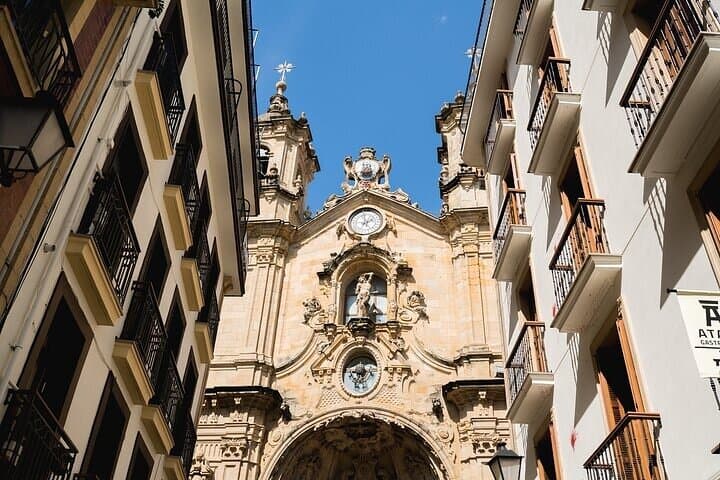 Pintxo tour and D.O wines in San Sebastian