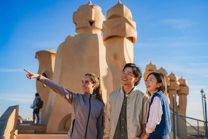 La Pedrera Premium: Exclusive Tour with Cava & Stunning View