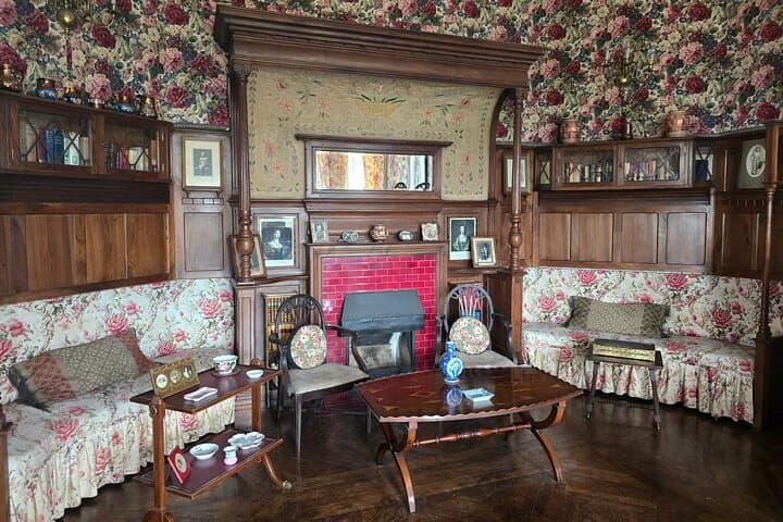 Visit to the mansion of the Duke of Almodóvar del Río in Comillas