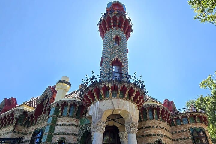 Visit to the mansion of the Duke of Almodóvar del Río in Comillas