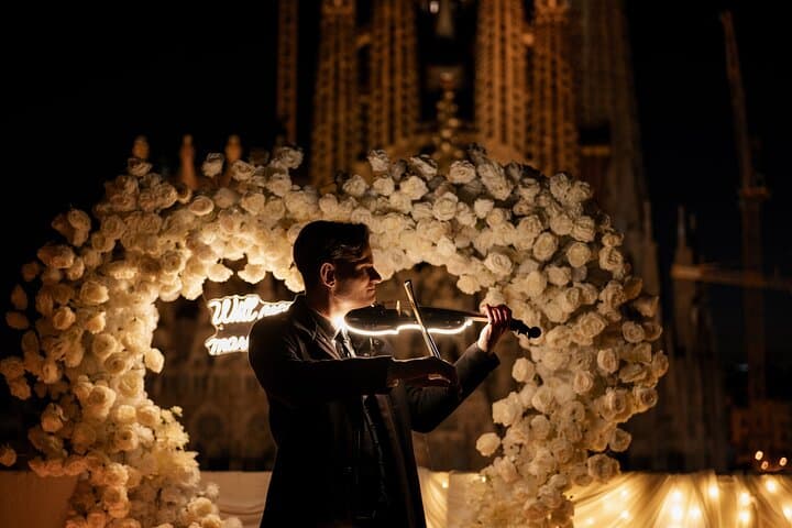 Romantic dates and proposals with a view of the Sagrada Familia.