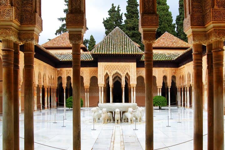 Explore Granada in 90 minutes with a Local
