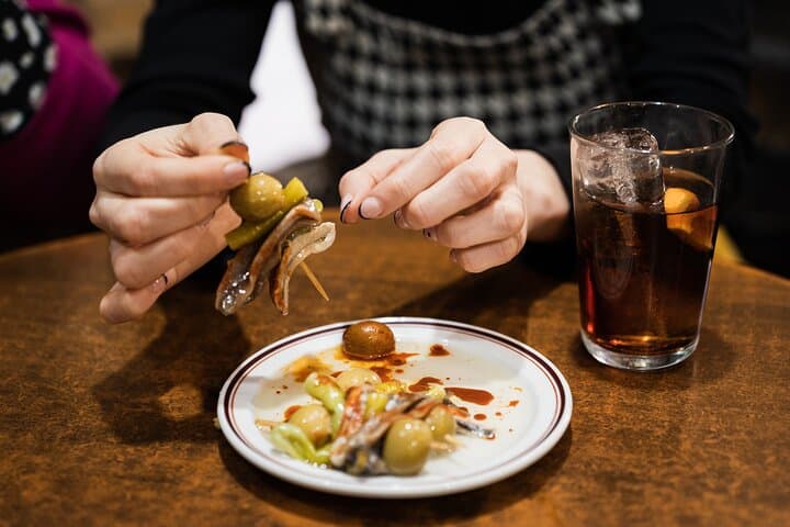 San Sebastian Food Tour: Pintxos, Drinks, and Tapas with a Local