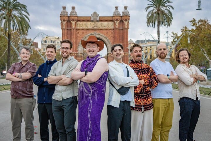 Barcelona: Professional Photoshoot Outside Arc de Triomf