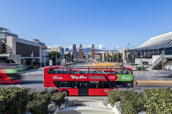Barcelona City Tour Hop On Hop Off + Moco Museum Ticket