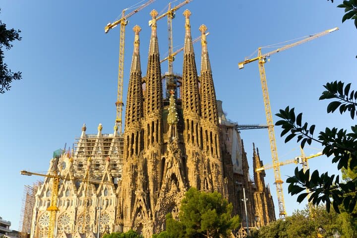 Max 6 People Full-Day Tour Barcelona, Sagrada Familia, Parc Guell