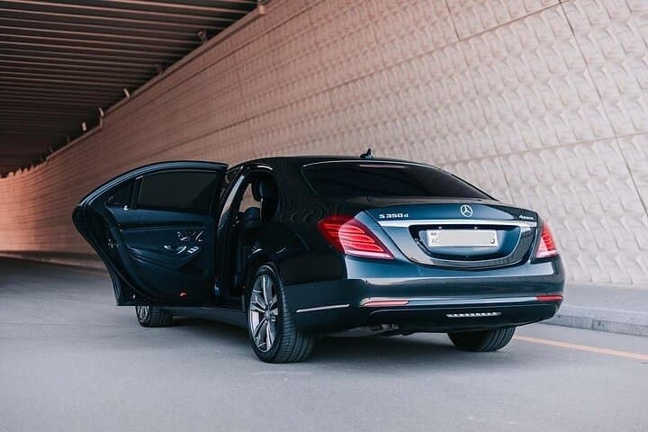 Luxury Car Departure from Barcelona City to Barcelona Airport BCN