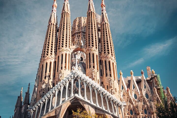Sagrada Familia Guided Tour with Skip The Line Access