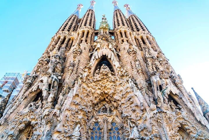 Sagrada Familia: The Golden Hour with Skip the line Tickets