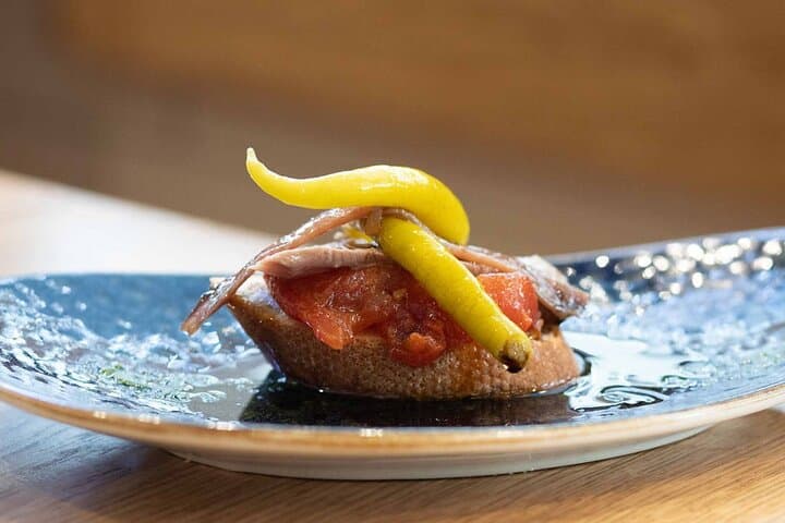 Private pintxo tour with D.O. wines in San Sebastian