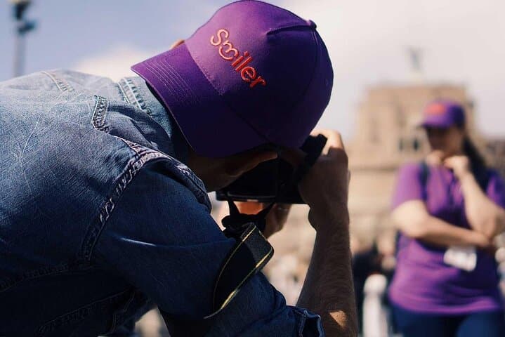 Barcelona: Professional Photoshoot Outside Arc de Triomf