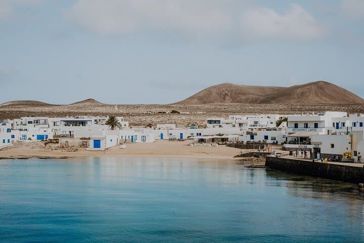 Lanzarote: La Graciosa island cruise with lunch and water activities