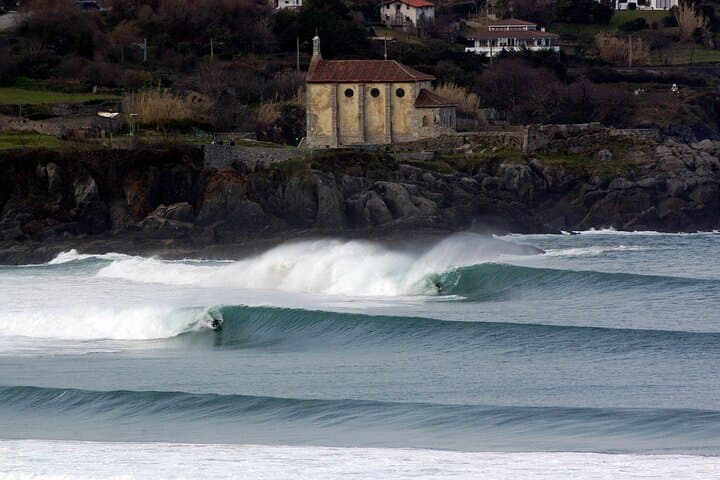 Private Dragonstone, Mundaka and Guernica tour from San Sebastian