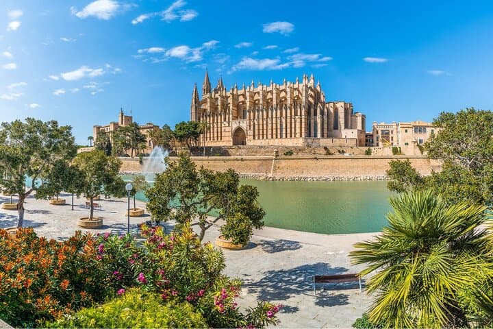 Palma de Mallorca Private Tour with Skip-the-Line Cathedral Entry
