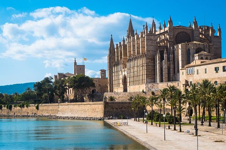 Palma de Mallorca Private Tour with Skip-the-Line Cathedral Entry