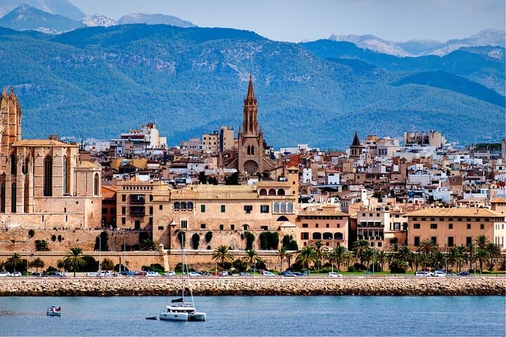 Palma de Mallorca Private Tour with Skip-the-Line Cathedral Entry