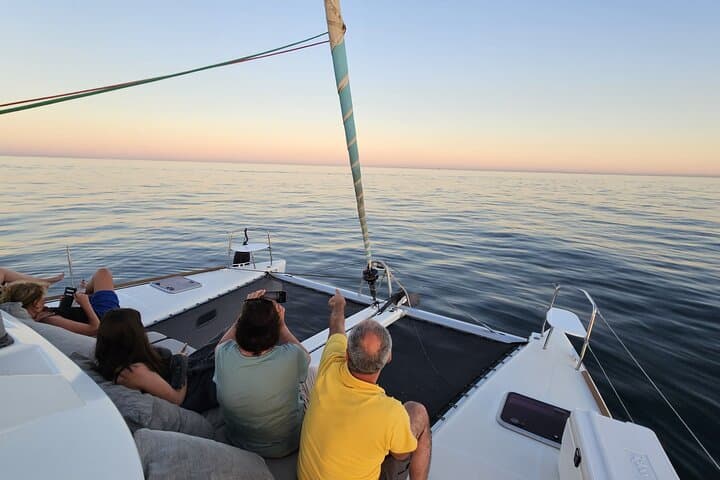 Marbella: Catamaran Sunset Cruise with Snacks and Drinks