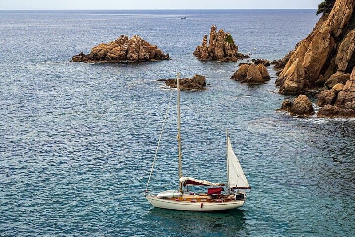 Costa Brava Private Tour: All-Inclusive Sailing & Snorkeling