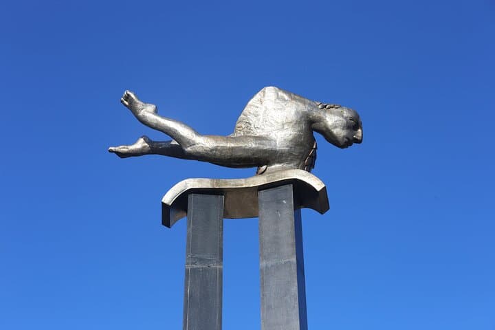 With its gaze lost in the estuary, the Vigo Siren has become an emblem of the city, symbolizing the deep connection between Vigo and the sea.
