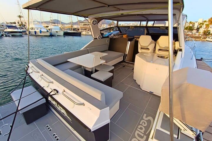 Private yacht in Papagayo Beaches with Gourmet or Premium menu
