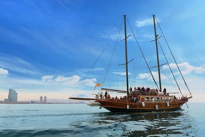 Catamaran Tour with Drink and Local Tapa + Ebook