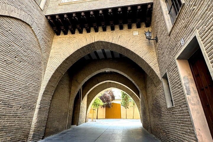 City of Four Cultures: A Self-Guided Audio Tour in Zaragoza