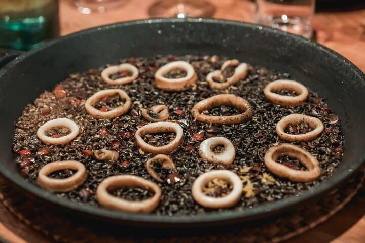 Paella Cooking Class in Madrid with Bottomless Wine Pairing