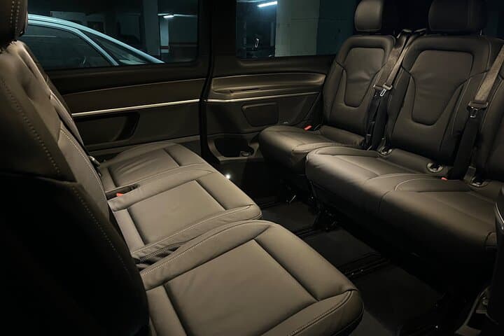 Premium Private Transfer from BCN Airport to Barcelona City Centre