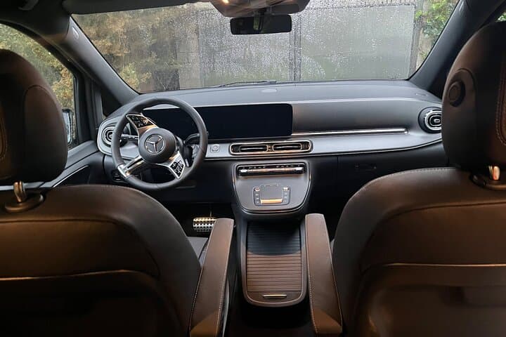 Premium Private Transfer from BCN Airport to Barcelona City Centre