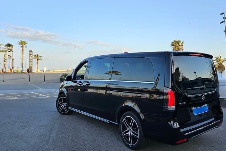 Premium Private Transfer from BCN Airport to Barcelona City Centre