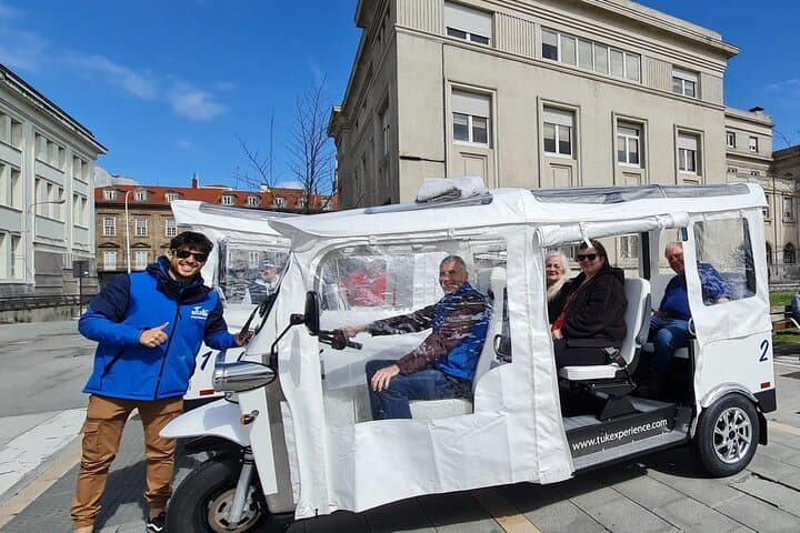Discover Coruña 1 hour Private Tour in Tuk tuk