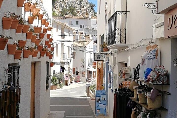 Guadalest and Algar Waterfalls Tour from Calpe