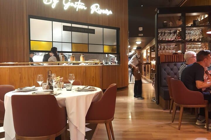 Private Customizable Tour with your Local Friend in Barcelona