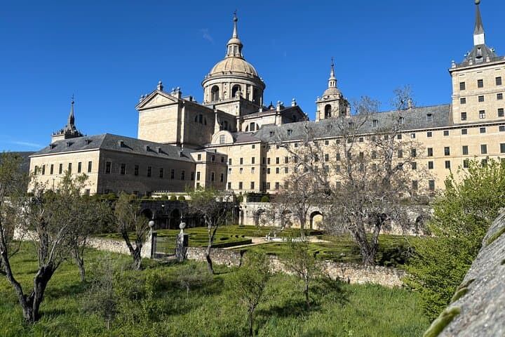 Escorial and Valley of the Fallen Private Tour by Minivan