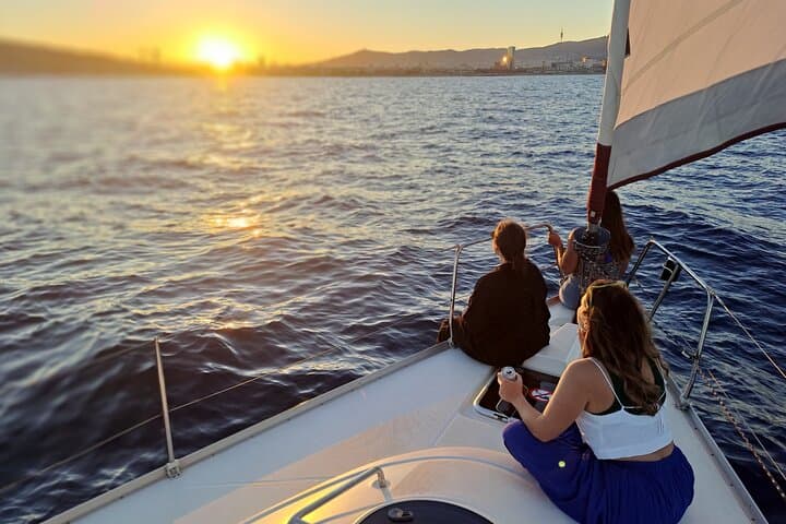 Cruise Excursion with Open Bar and Snacks in Barcelona