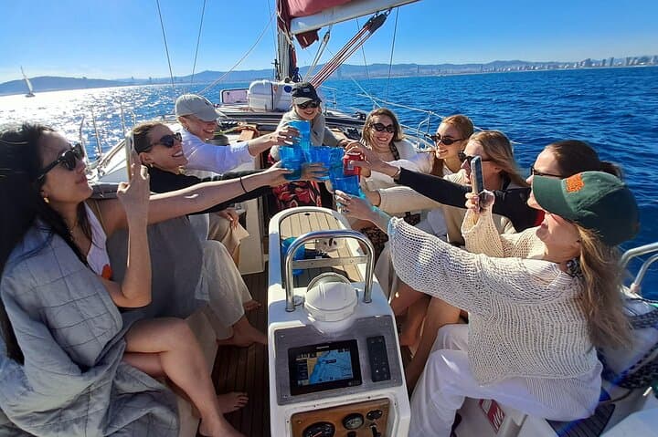 Cruise Excursion with Open Bar and Snacks in Barcelona