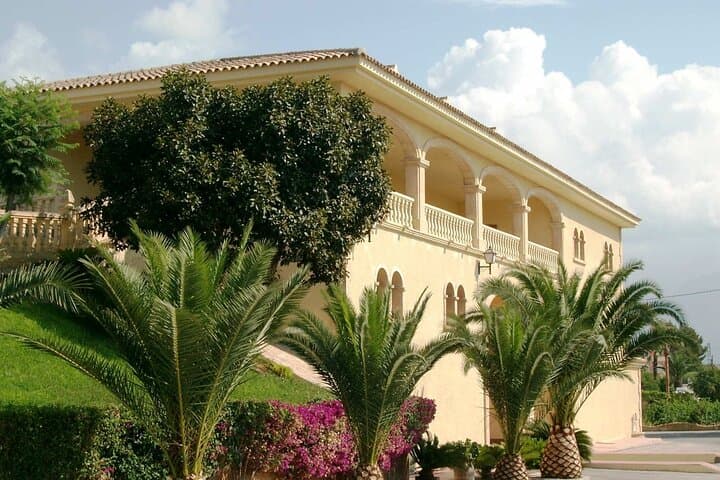 Winery Tour with 7 Wine Tasting and Small Group Guadalest