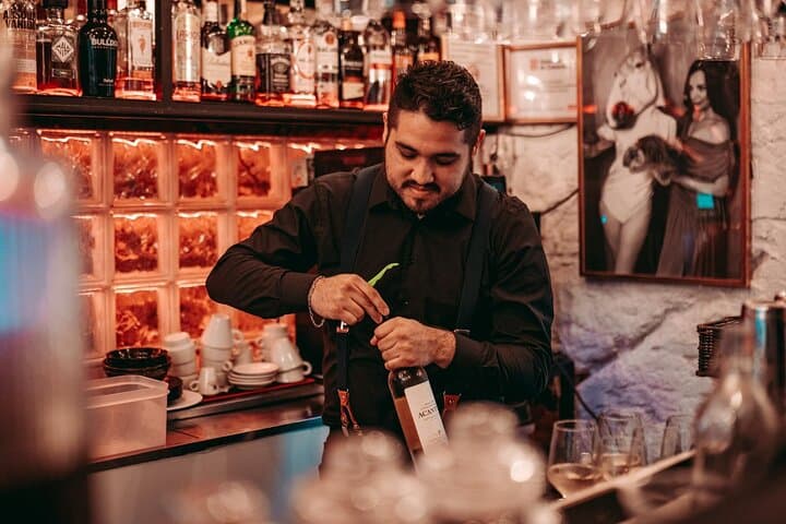 Barcelona Gothic Quarter Tipsy Tasting Tapas Tour and History