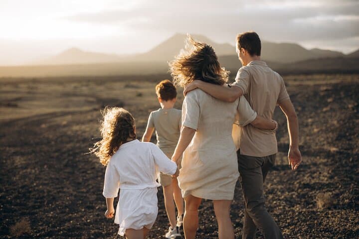 A sunset walk and a family photo session in Lanzarote’s wild beauty.