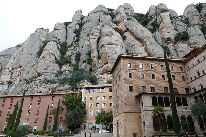 Half-Day Guided Tour of Montserrat & Sagrada Familia
