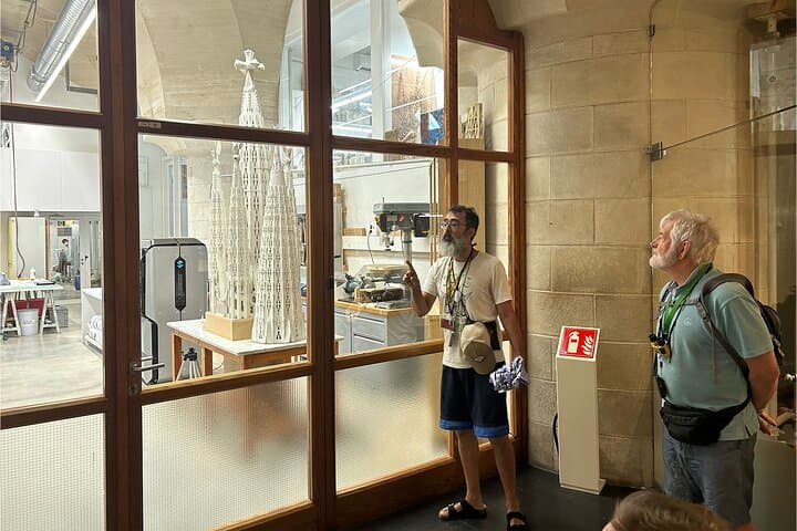 Small Group Tour in Barcelona Sagrada Familia with Tickets