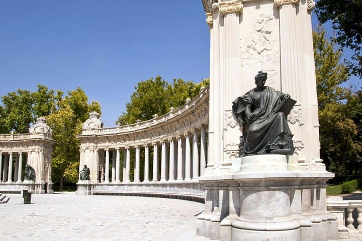 Retiro Park Private Tour with Local Guide