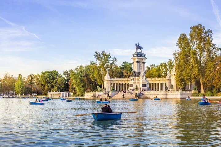 Retiro Park Private Tour with Local Guide