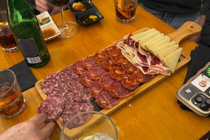 Local Tapas, Beer and Wine Tour of Madrid All Inclusive