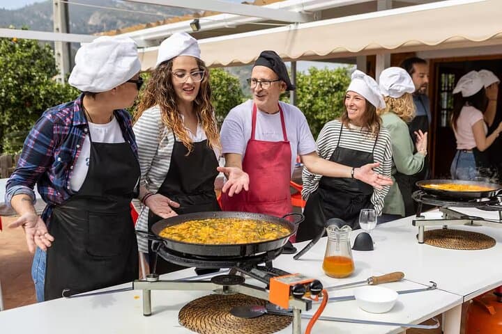 Ready for an unforgettable day, filled with aromas, fire, and passion? Because paella isn't just made with ingredients; it's made with soul. Reserve your spot now and join this unique experience!