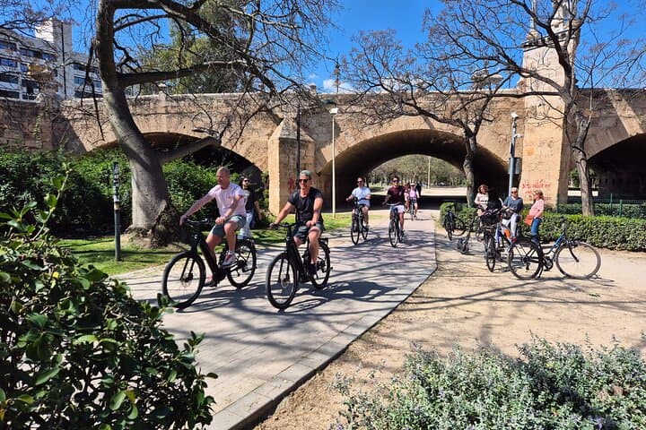 Valencia Bike Tour: Top Sights and City of Arts & Sciences
