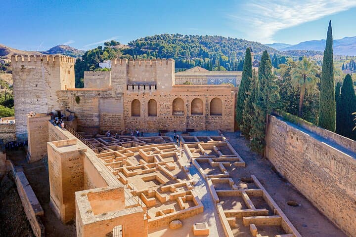 Granada: Alhambra Gardens, Generalife and Alcazaba Ticket & Guide