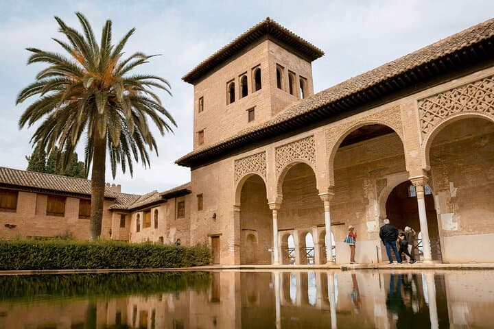 Granada: Alhambra Gardens, Generalife and Alcazaba Ticket & Guide